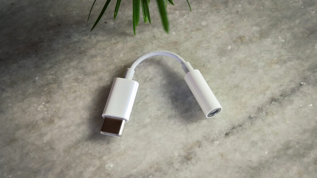 Apple type C to 3.5 mm adapter